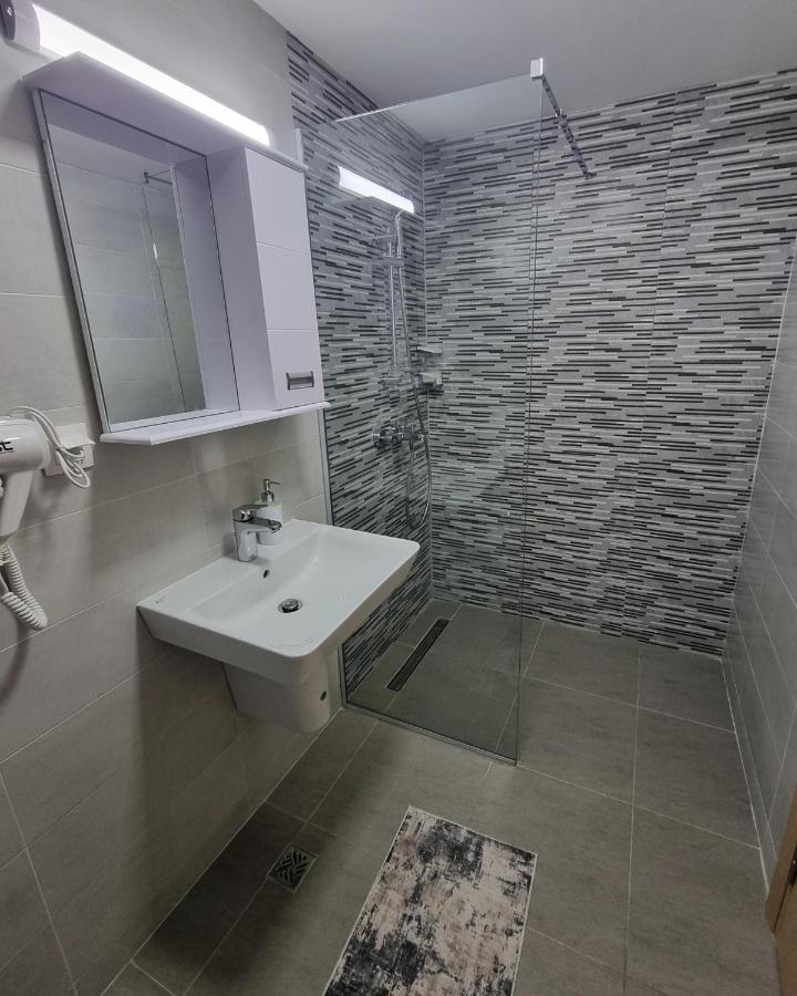 Modern & Trendy Apartment スコピエ エクステリア 写真