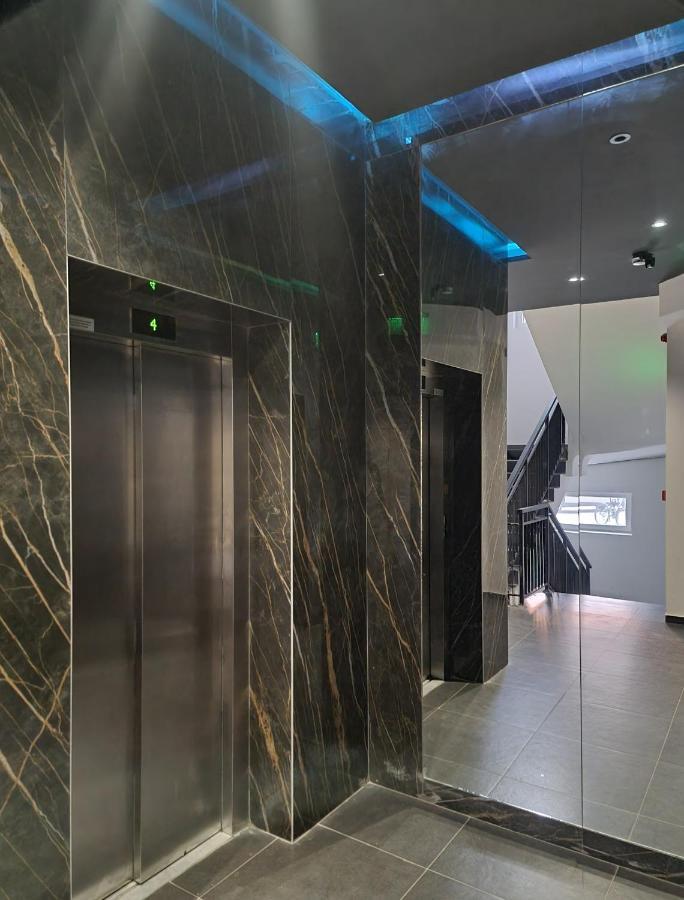 Modern & Trendy Apartment スコピエ エクステリア 写真