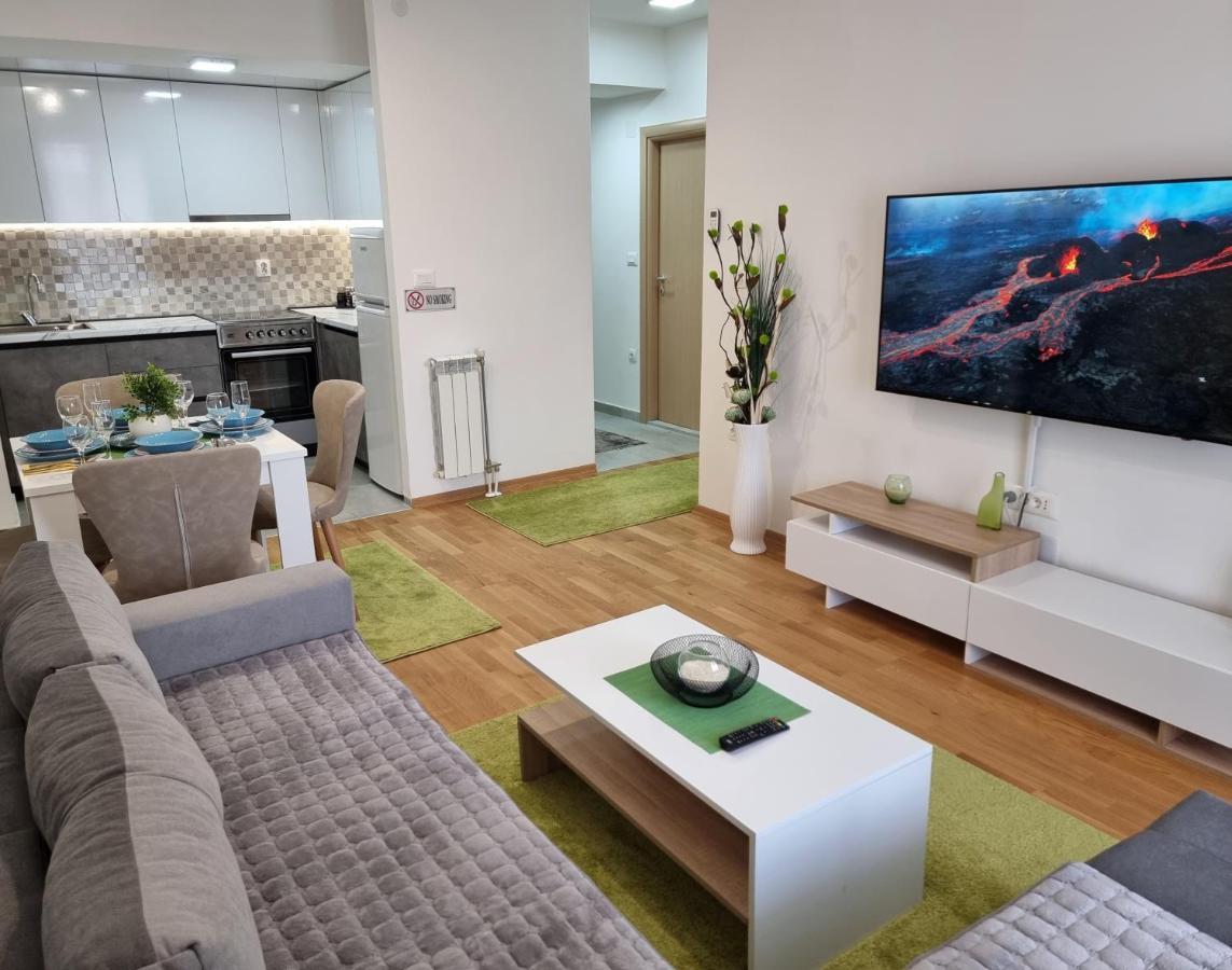 Modern & Trendy Apartment スコピエ エクステリア 写真